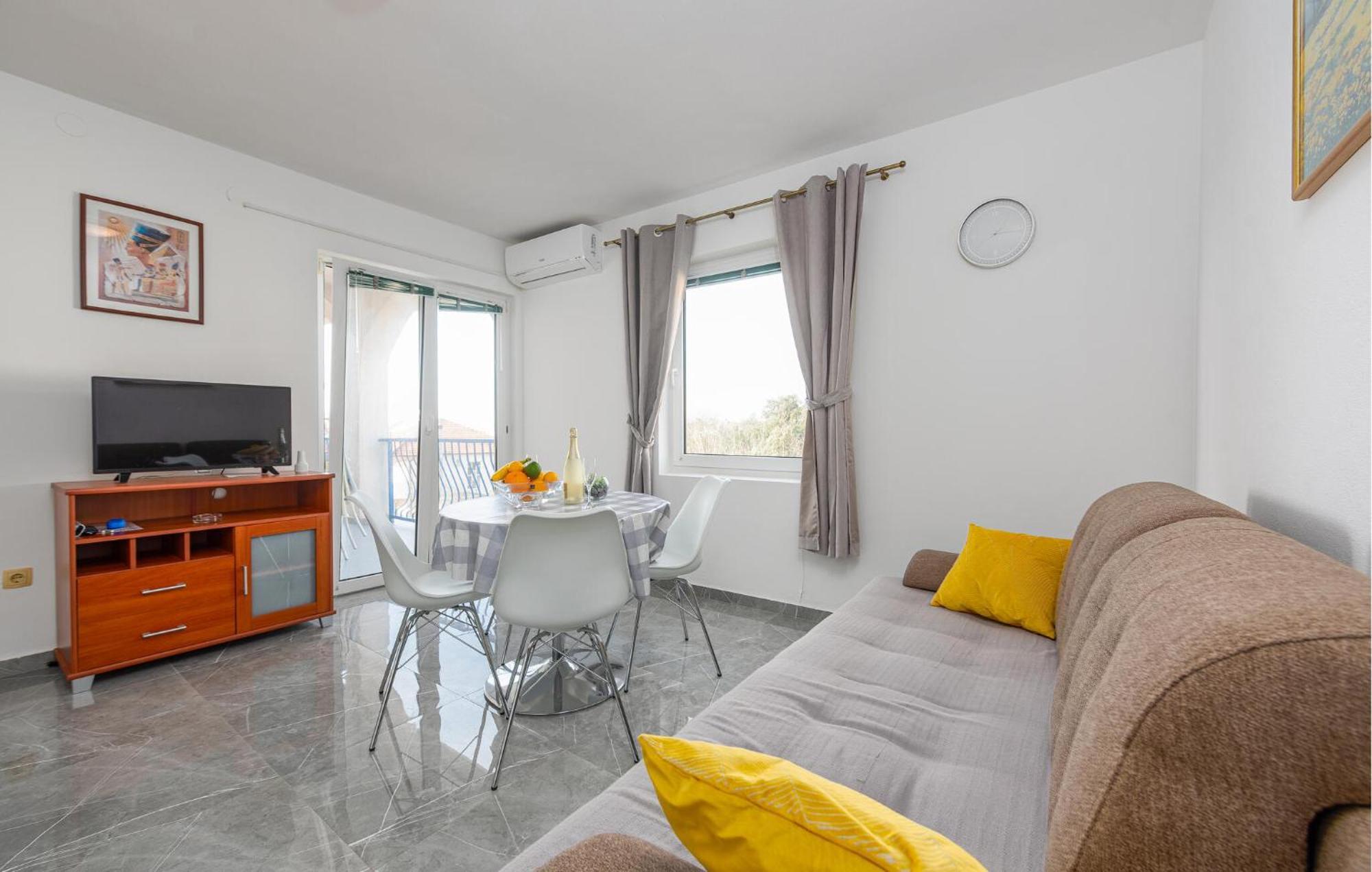 Amazing Apartment In Pakoštane Exterior foto